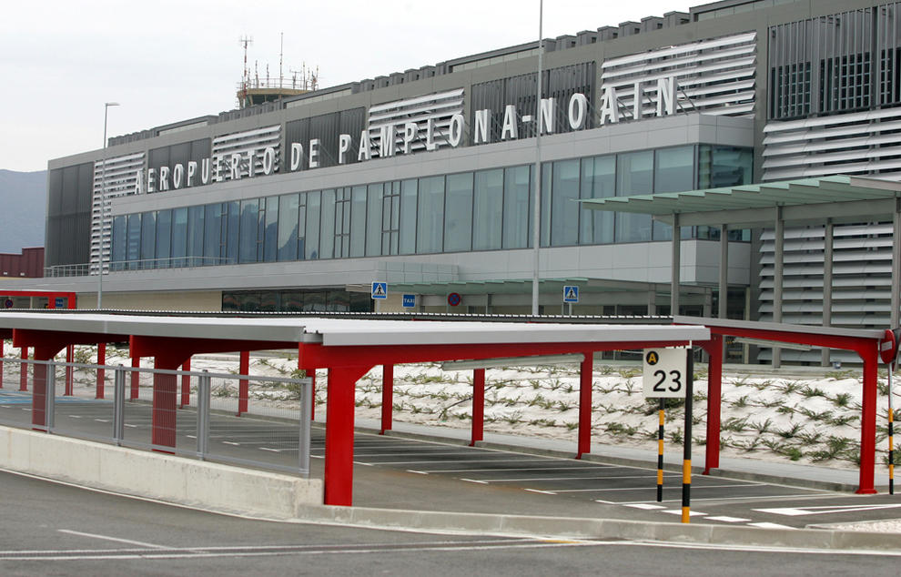 Exterior aeropuerto Pamplona Noain